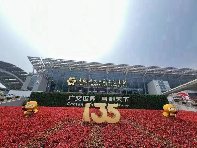 معرض عجلة القطع والعملاء