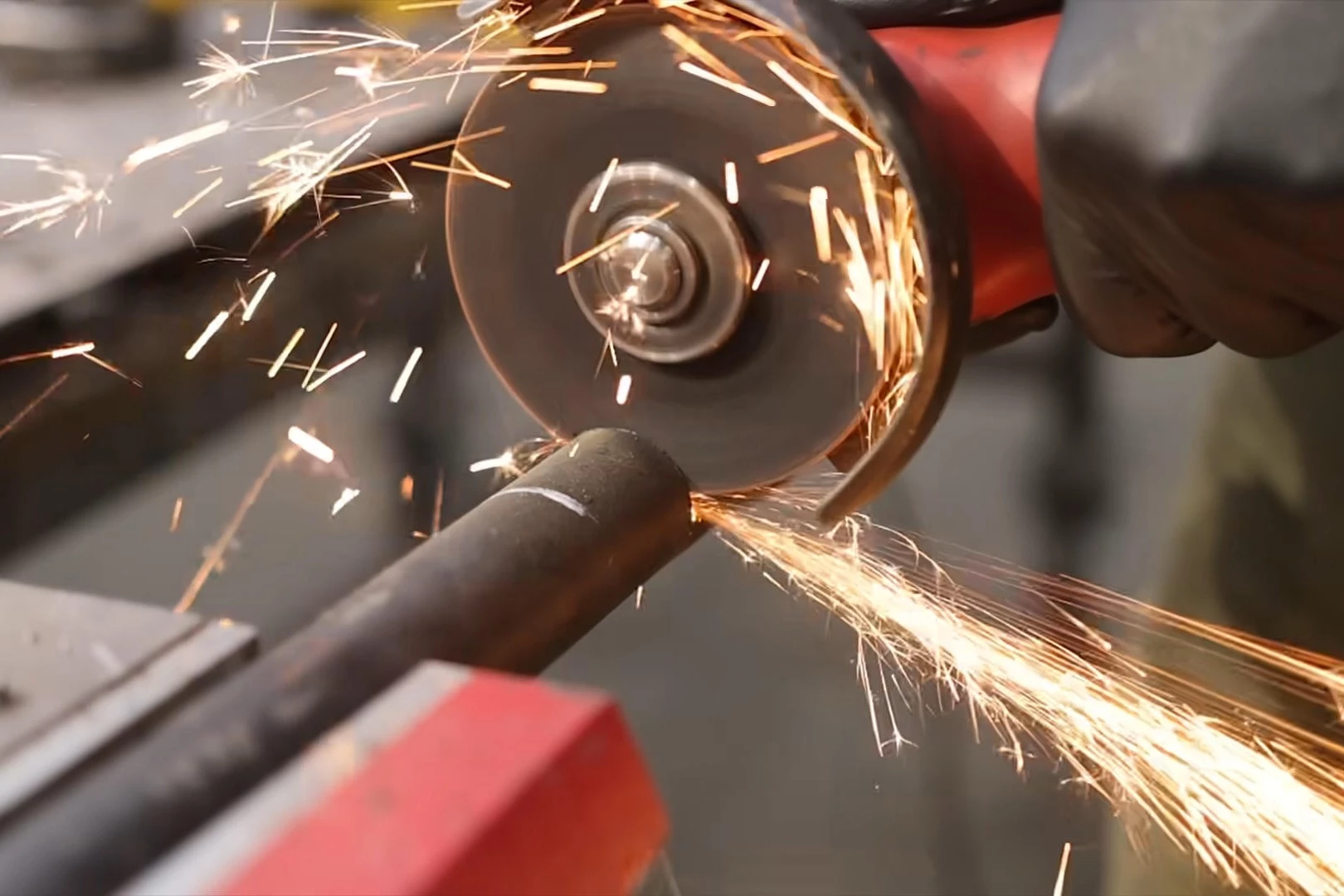 عجلة القطع مقابل قرص القطع